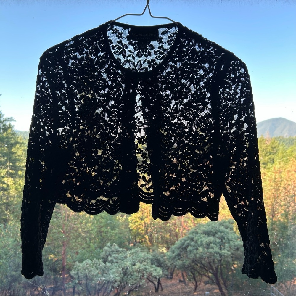 Connected Apparel Black Lace Cropped 3/4 Sleeve Embroidered 1 Button Cardigan